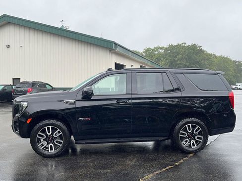 Used 2024 GMC Yukon AT4 w/ Technology Package AWD/4WD image 3