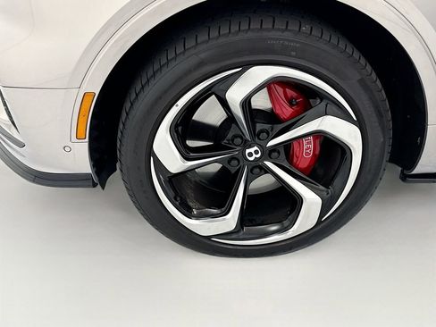 Used 2023 Bentley Bentayga AWD/4WD image 29