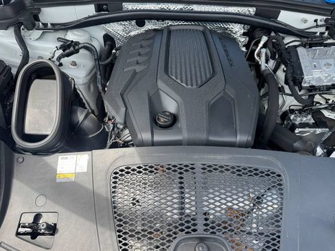 Used 2022 Porsche Macan AWD/4WD image 28