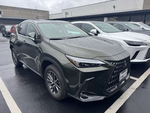 Used 2025 Lexus NX 250 FWD image 2