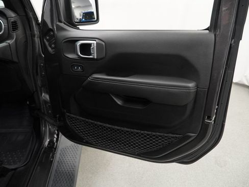 Used 2020 Jeep Wrangler Unlimited Sahara w/ Cold Weather Group AWD/4WD image 29