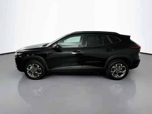 Used 2025 Chevrolet Trax LT w/ LT Convenience Package FWD image 4