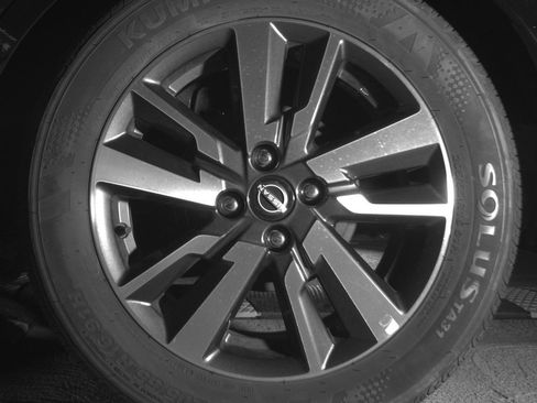 Used 2025 Nissan Versa SV image 14