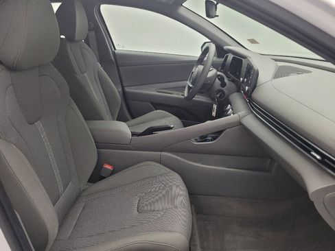 Used 2025 Hyundai Elantra SE FWD image 21