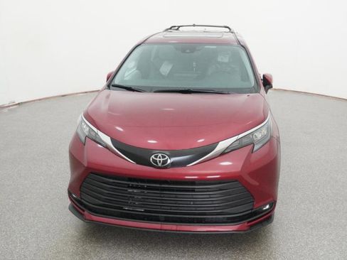 New 2026 Toyota Sienna XLE image 2