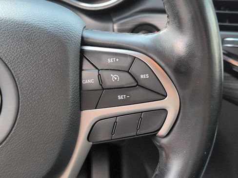 Used 2020 Jeep Grand Cherokee Altitude RWD image 26