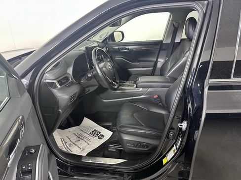 Used 2023 Toyota Highlander Limited image 22