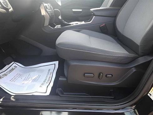 Used 2017 Ford Escape SE AWD/4WD image 10