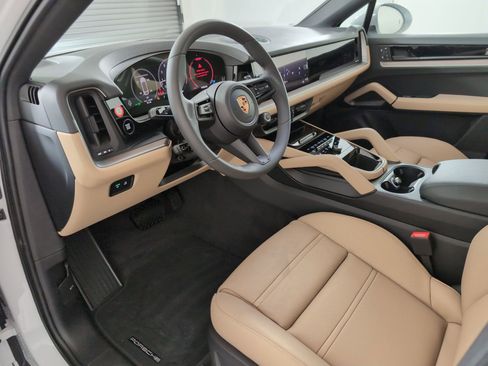 New 2026 Porsche Cayenne Coupe image 4