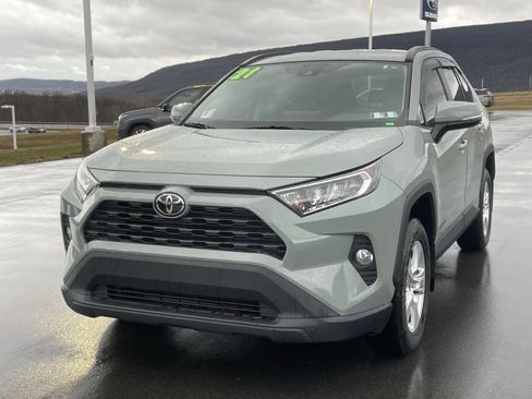 Used 2021 Toyota RAV4 XLE image 8