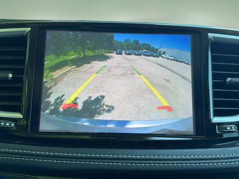 Used 2024 Chrysler Pacifica Limited FWD image 29