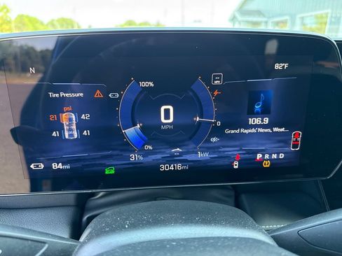 Used 2024 Chevrolet Blazer EV LT AWD/4WD image 15