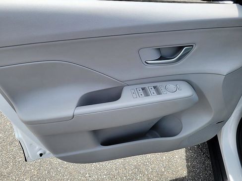 Used 2025 Hyundai Kona Limited FWD image 9