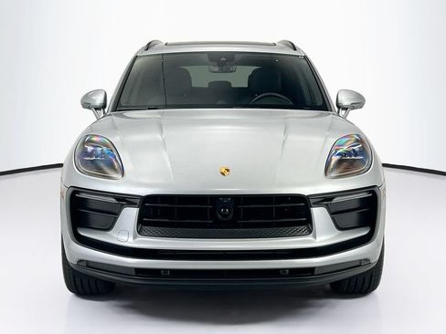 Certified 2025 Porsche Macan AWD/4WD image 10
