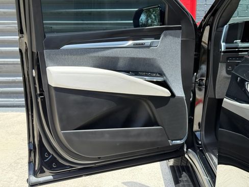 Used 2025 Cadillac Escalade V AWD/4WD image 18