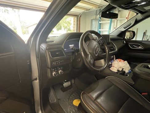 Used 2022 GMC Yukon SLT w/ SLT Premium Package image 6