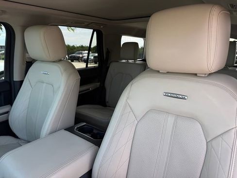Used 2019 Ford Expedition Platinum RWD image 13
