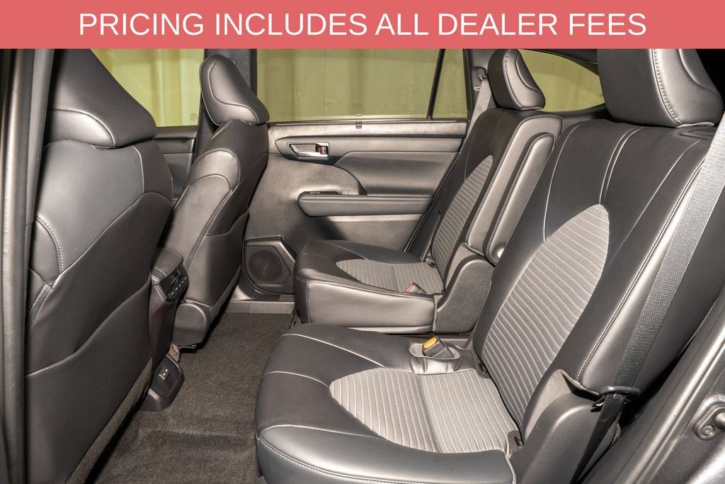 Used 2023 Toyota Highlander XSE AWD/4WD image 9