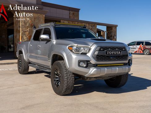 Used 2021 Toyota Tacoma TRD Off-Road image 2