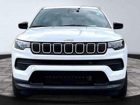 Used 2023 Jeep Compass Sport image 3