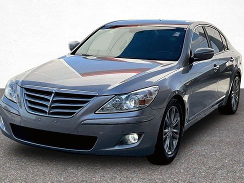 Used 2010 Hyundai Genesis 4.6 w/ Technology Pkg 5 RWD image 4