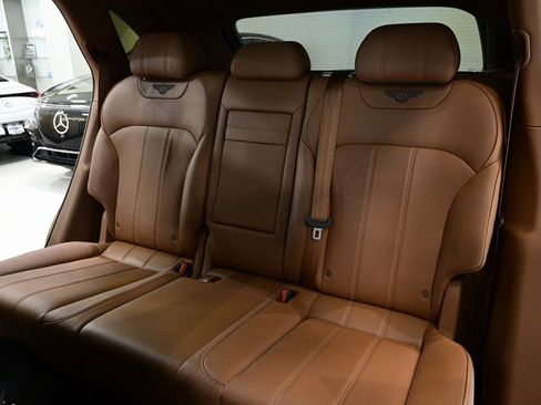 Used 2019 Bentley Bentayga image 16