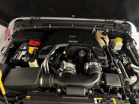 Used 2021 Jeep Gladiator Willys image 6