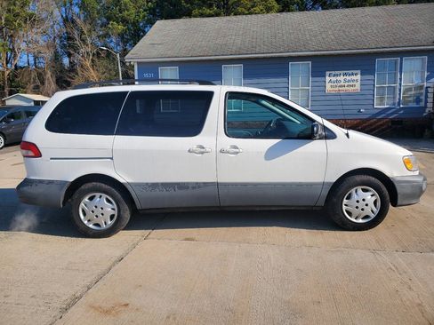 Used 2003 Toyota Sienna LE image 4