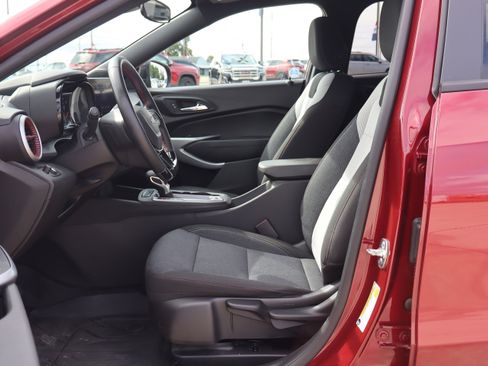 Used 2024 Chevrolet Trax RS FWD image 9
