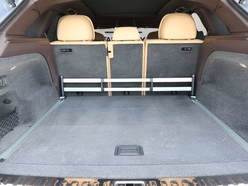 Used 2025 Bentley Bentayga Extended Wheelbase AWD/4WD image 17