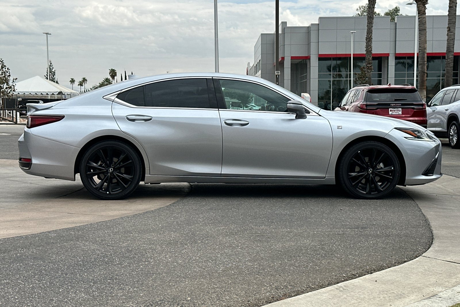 Certified 2024 Lexus ES 300h F Sport w/ Accessory Package (Z1) FWD image 3