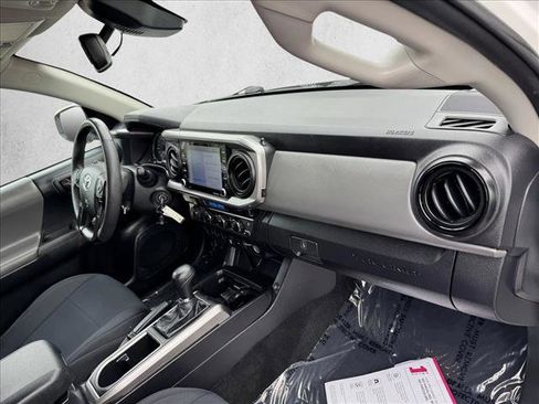 Certified 2021 Toyota Tacoma SR5 AWD/4WD image 21