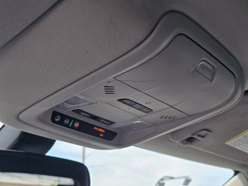 Used 2019 Buick Enclave Essence AWD/4WD image 32