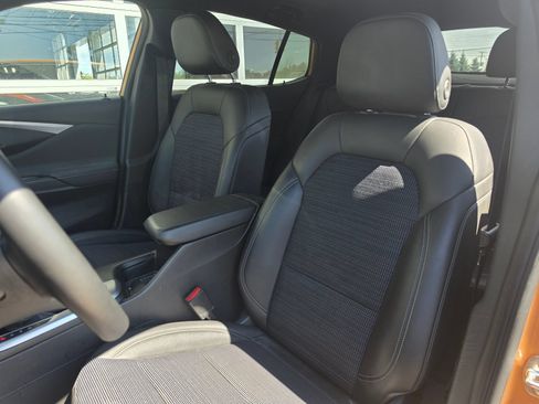 Used 2025 Buick Envista Preferred w/ Convenience I Package FWD image 10