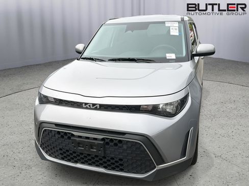 Used 2025 Kia Soul LX w/ LX Technology Package FWD image 3