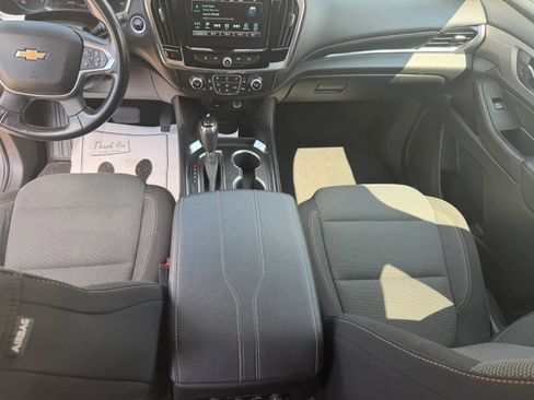 Used 2019 Chevrolet Traverse LT FWD image 16