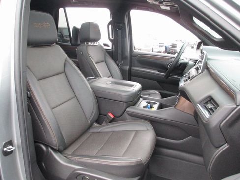 Used 2024 Chevrolet Tahoe High Country AWD/4WD image 26