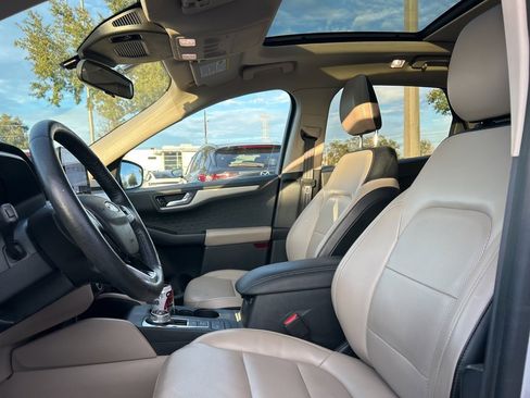 Used 2020 Ford Escape SEL image 2