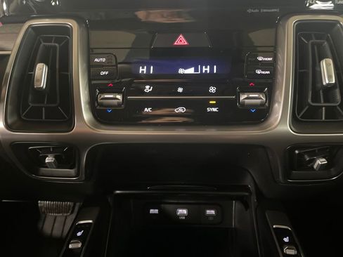 Used 2022 Kia Sorento S image 19