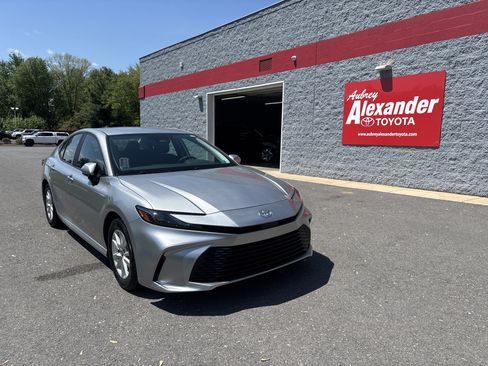 Certified 2025 Toyota Camry LE FWD image 1