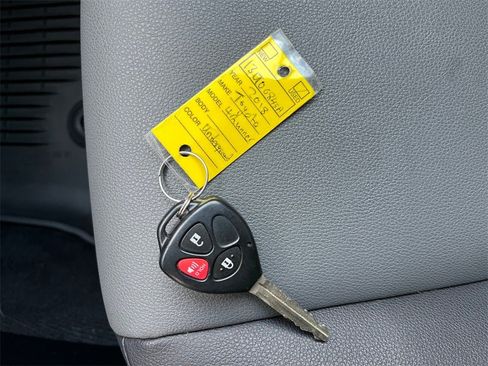 Certified 2018 Toyota 4Runner SR5 image 32