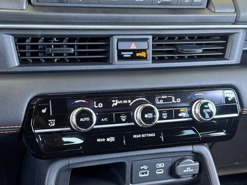 Used 2025 Honda Pilot Sport image 16