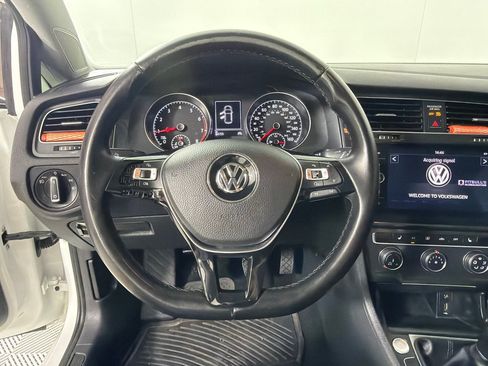 Used 2018 Volkswagen Golf SE FWD image 16