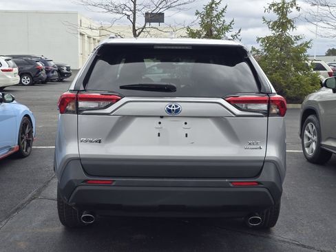 Used 2022 Toyota RAV4 XLE Premium image 6