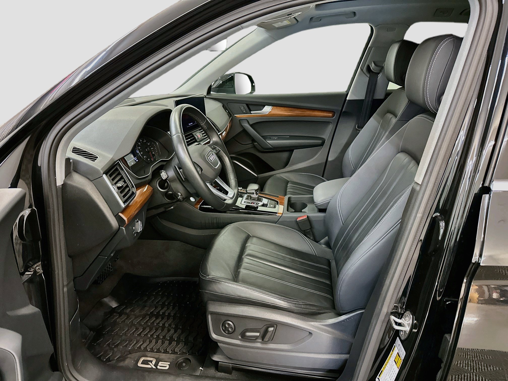 Used 2023 Audi Q5 2.0T Premium w/ Convenience Package AWD/4WD image 13