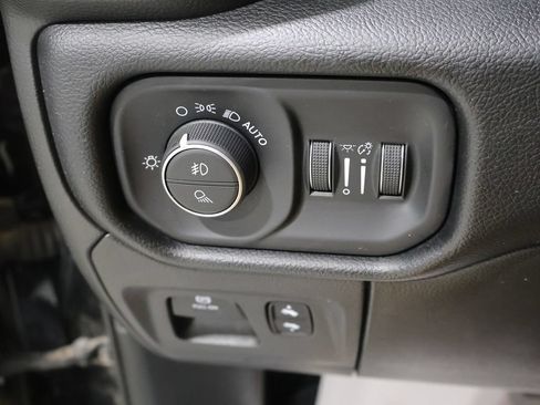 Used 2019 RAM 1500 Laramie AWD/4WD image 31