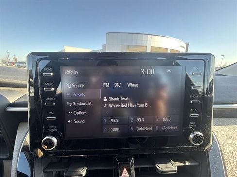 Used 2020 Toyota Corolla LE image 16