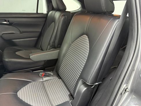 Used 2023 Toyota Highlander XSE image 35