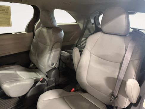 Used 2023 Toyota Sienna XLE AWD/4WD image 14