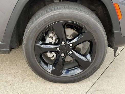 Certified 2024 Jeep Grand Cherokee Altitude image 9